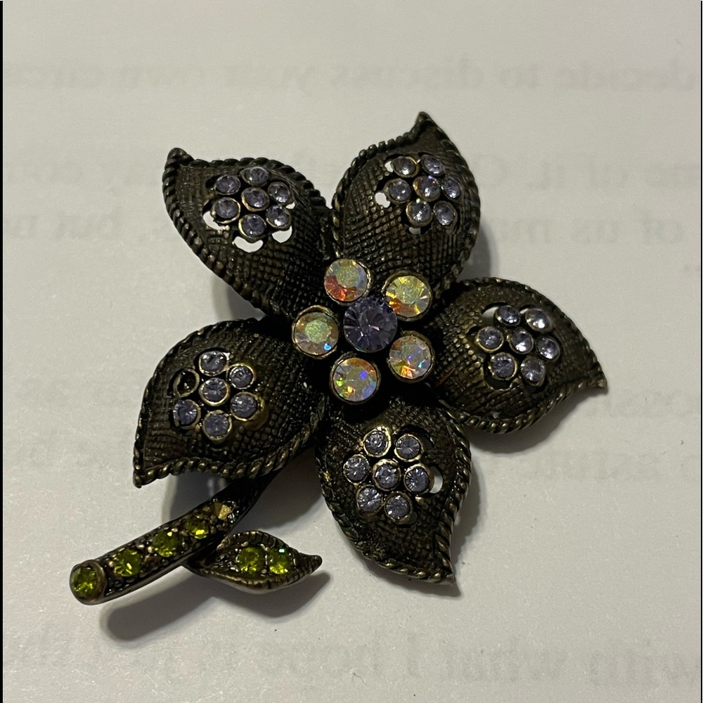 Flower pin